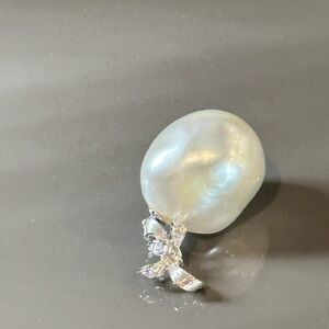 Elegant Huge Silver/ White South Sea Pearl 16mm x 18mm Diamond Pendant 18kt